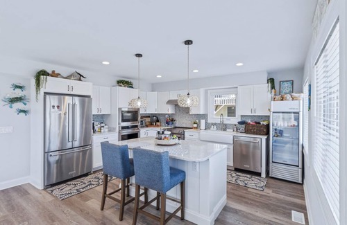 South Nags Head House | Gorgeous like-new oceanside home w/rooftop deck & stunning views!
