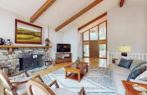 Hendersonville House | Gorgeous Little River Escape