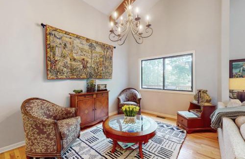 Hendersonville House | Gorgeous Little River Escape