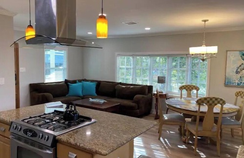 Circle Area House | Gorgeous Long Beach Bungalow (No Smoking)