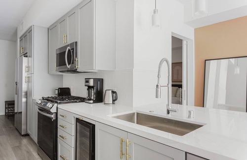Downtown Long Beach Apartment | Gorgeous Long Beach 1BR w/Pool, Rooftop & EV Charging, by Blueground
