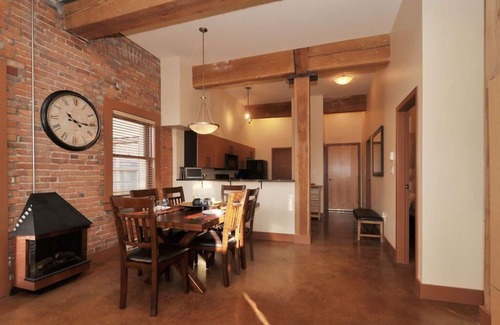 Downtown Victoria Condo | Gorgeous luxury 2 bedroom 2 bath condo in Old Town Victoria