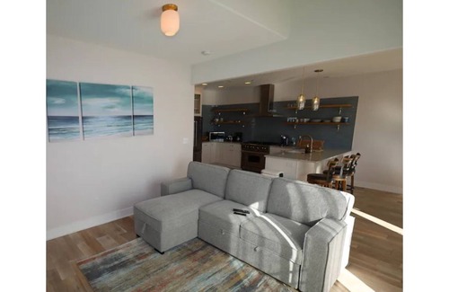 Wildwood Condo | Gorgeous Luxury Condo with stunning ocean views 1 block from the beach!