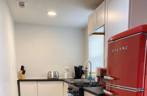 SoNo House | 😍GORGEOUS Midtown Getaway..PARK 🚘FREE!
