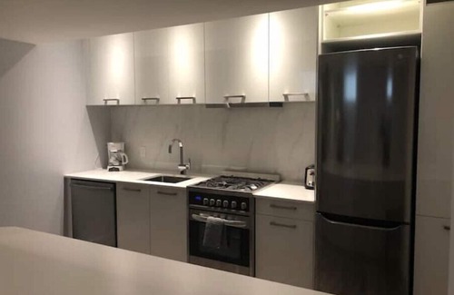 Earlscourt Apartment | Gorgeous Modern Apartment in Downtown Toronto!n