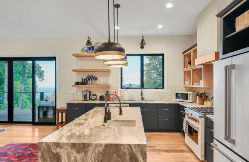 Mill Spring House | Gorgeous Modern Mountain Home
