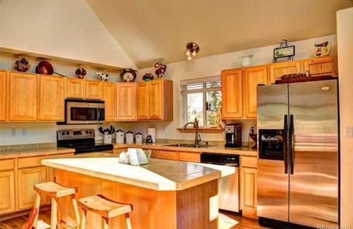 Indian Mountain Cabin | Gorgeous Mountain Cabin-45 Minutes to Breckenridge