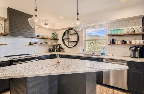 Shadow Mountain House | Gorgeous mountain home with private hot tub, sauna, outdoor seating, views
