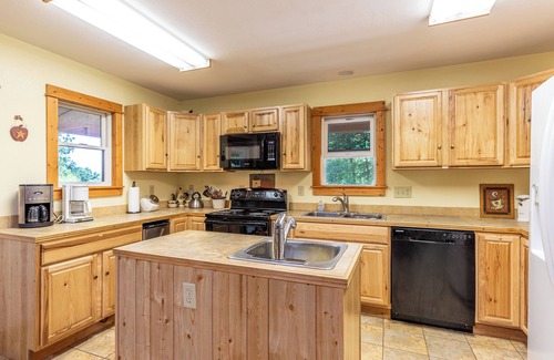 Waynesville Cabin | Gorgeous Mountain Views!