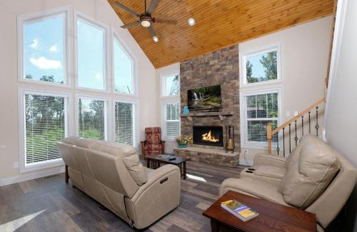 Chalet Village North House | Gorgeous new 2 bedroom chalet with hot tub and pool table in Gatlinburg!