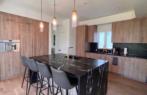 Silver Lake Villa | Gorgeous New "Cosmopolitan Arts House" in Prime Silverlake with Pool and Views!