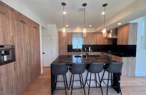 Silver Lake Villa | Gorgeous New "Cosmopolitan Arts House" in Prime Silverlake with Pool and Views!