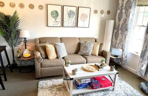 Hancock Apartment | Gorgeous New Zen Suite Sleeps 4-Ski On Off Jiminy