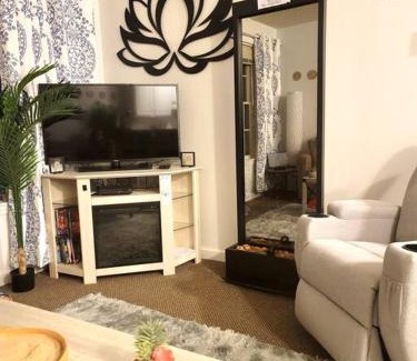 Hancock Apartment | Gorgeous New Zen Suite Sleeps 4-Ski On Off Jiminy