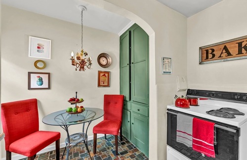 North Buffalo Apartment | Gorgeous North Buffalo Apartment