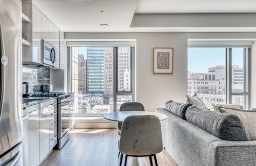 Downtown Oakland Apartment | Gorgeous Oakland 1BR w/AC, W/D, Sky Deck, next to BART, by Blueground
