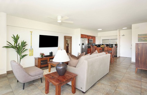 Waikiki Condo | Gorgeous Ocean View! Steps to Beach! Centrally located, full kitchen & more!