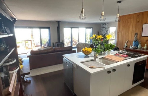 Katikati House | Gorgeous Ocean Views from Waihi Beach -Mt Maunganui, Private Rustic country home