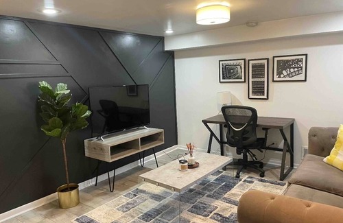 Bronzeville Apartment | Gorgeous one Bedroom Unit-15mins to Downtown!