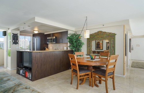 Diamond Head - Kapahulu - St. Louis Condo | Gorgeous Over the Ocean Lanai - 1 Bedroom, Full Kitchen
