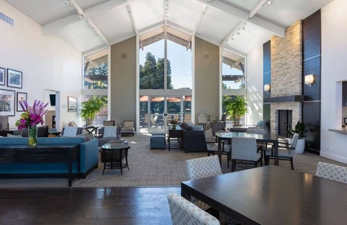 Palo Alto Apartment | Gorgeous Palo Alto 2BR w/ Gym, Pool, near 82, 101, and 280, by Blueground