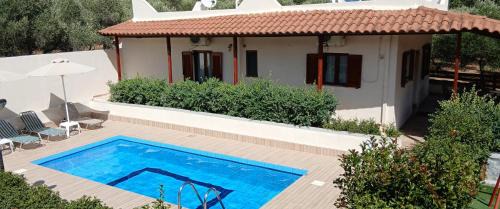 Kanevos Villa | Gorgeous Pool Garden Villa