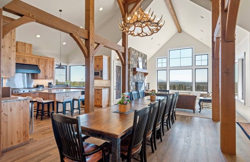 Sisters House | Gorgeous, Private 6,000+ sq ft Sisters Lodge has Three Suites, Views, Hot Tub!