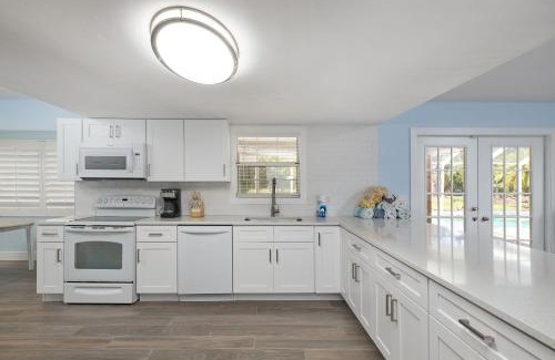 Iona House | Gorgeous Ranch Style Pool Home on One Acre Lot