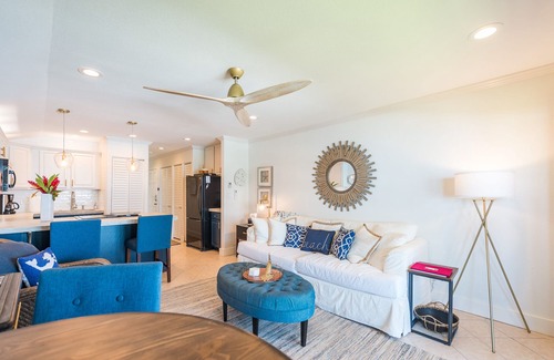 Kailua-Kona Condo | Gorgeous remodeled condo Oceanfront! SUNSET!