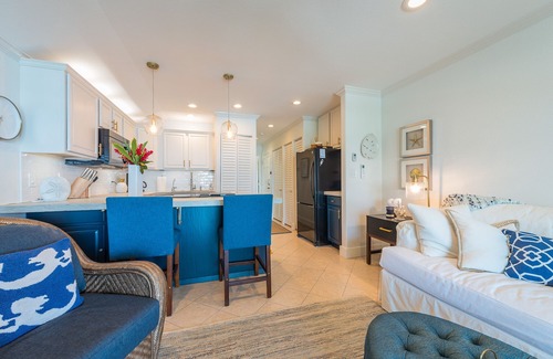 Kailua-Kona Condo | Gorgeous remodeled condo Oceanfront! SUNSET!