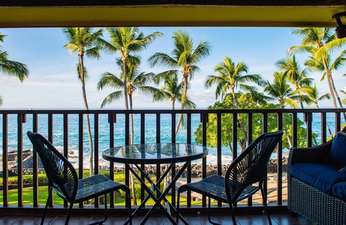 Kailua-Kona Condo | Gorgeous remodeled condo Oceanfront! SUNSET!