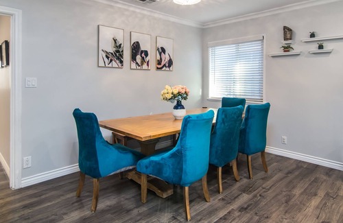 Reseda House | Gorgeous remodeled 5 bdrm house & HUGE yard
