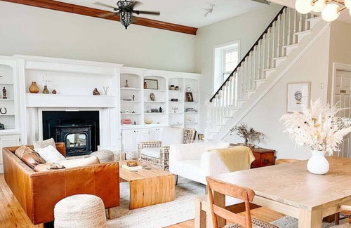 Bexley Cottage | Gorgeous remodelled School House from 1900!