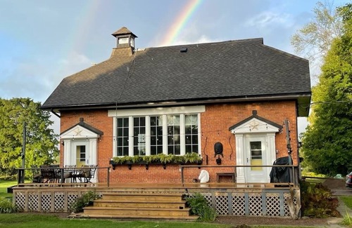 Bexley Cottage | Gorgeous remodelled School House from 1900!