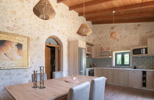 Old Town Rethymnon Villa | Gorgeous Rethymnon Villa | 3 Bedrooms | Villa Nelliel | Beautiful Mountain.