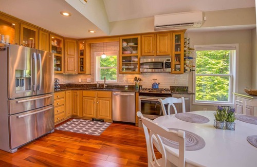 Thornton House | Gorgeous Retreat w/3 Spacious BRs & Decks, set on beautiful private acre!