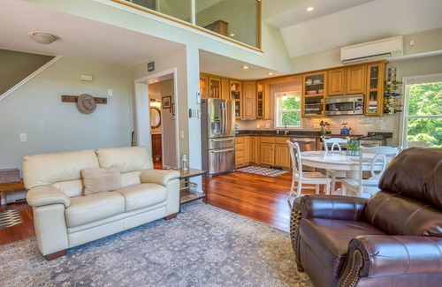 Thornton House | Gorgeous Retreat w/3 Spacious BRs & Decks, set on beautiful private acre!