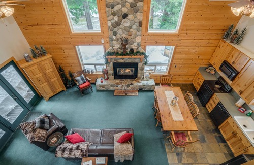 Ardenvoir House | Gorgeous River views, Sleeps 6, 3 bedrooms, 3 1/2 baths, hot tub, and foosball.