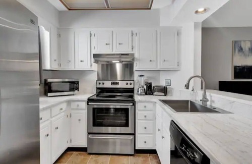 Nashville House | Gorgeous S. Nash Home! 16 min. from Downtown! Super Fast Wi-Fi! Cook's Kitchen!n