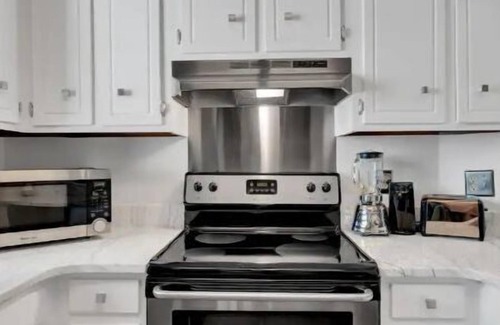 Nashville House | Gorgeous S. Nash Home! 16 min. from Downtown! Super Fast Wi-Fi! Cook's Kitchen!n