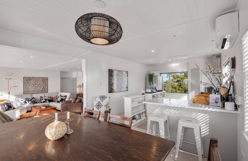 Waiheke Island House | Gorgeous sea views. Heaven at 11!