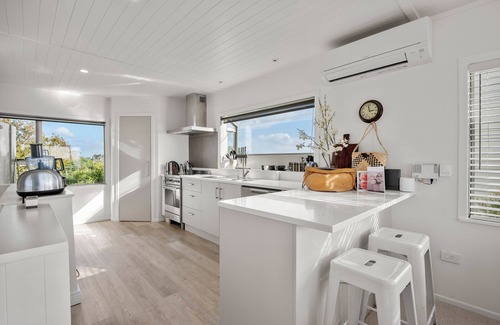 Waiheke Island House | Gorgeous sea views. Heaven at 11!