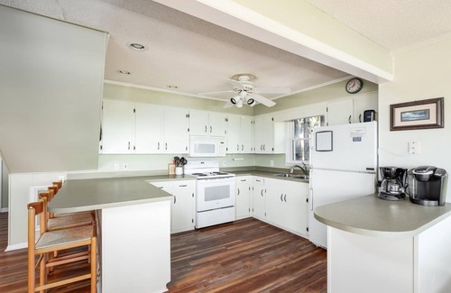 Jeremy Cay House | Gorgeous Secluded Island W/Creek & Ocean View w/DOCK & swim! Pet-friendly/Wi-Fi