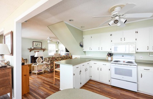 Jeremy Cay House | Gorgeous Secluded Island W/Creek & Ocean View w/DOCK & swim! Pet-friendly/Wi-Fi