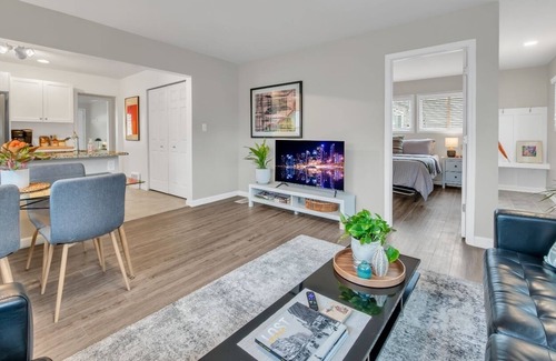 Drayton Plains House | Gorgeous, Spacious Home- Royal Oak/Birmingham/Beaumont Hospital!