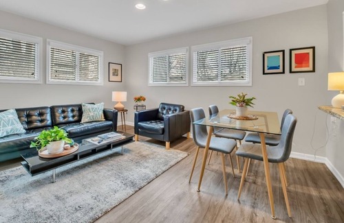 Drayton Plains House | Gorgeous, Spacious Home- Royal Oak/Birmingham/Beaumont Hospital!