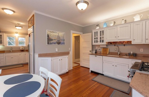 Falmouth House | Gorgeous Spacious Victorian Cape Code Beach View Retreat
