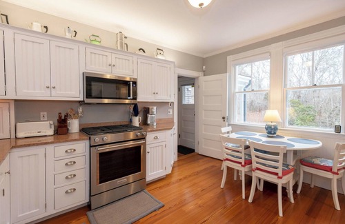 Falmouth House | Gorgeous Spacious Victorian Cape Code Beach View Retreat