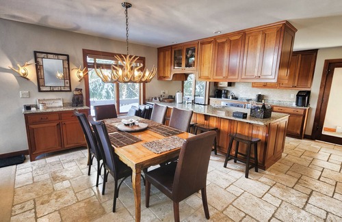 Stratton Mountain House | Gorgeous Stratton Mtn. Townhome, 5 min Walk to Slopes and Village.