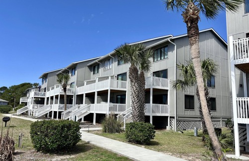 Oceanmarsh Subdivision Condo | Gorgeous sunrise views from this oceanside 2BR corner unit on Harbor Island
